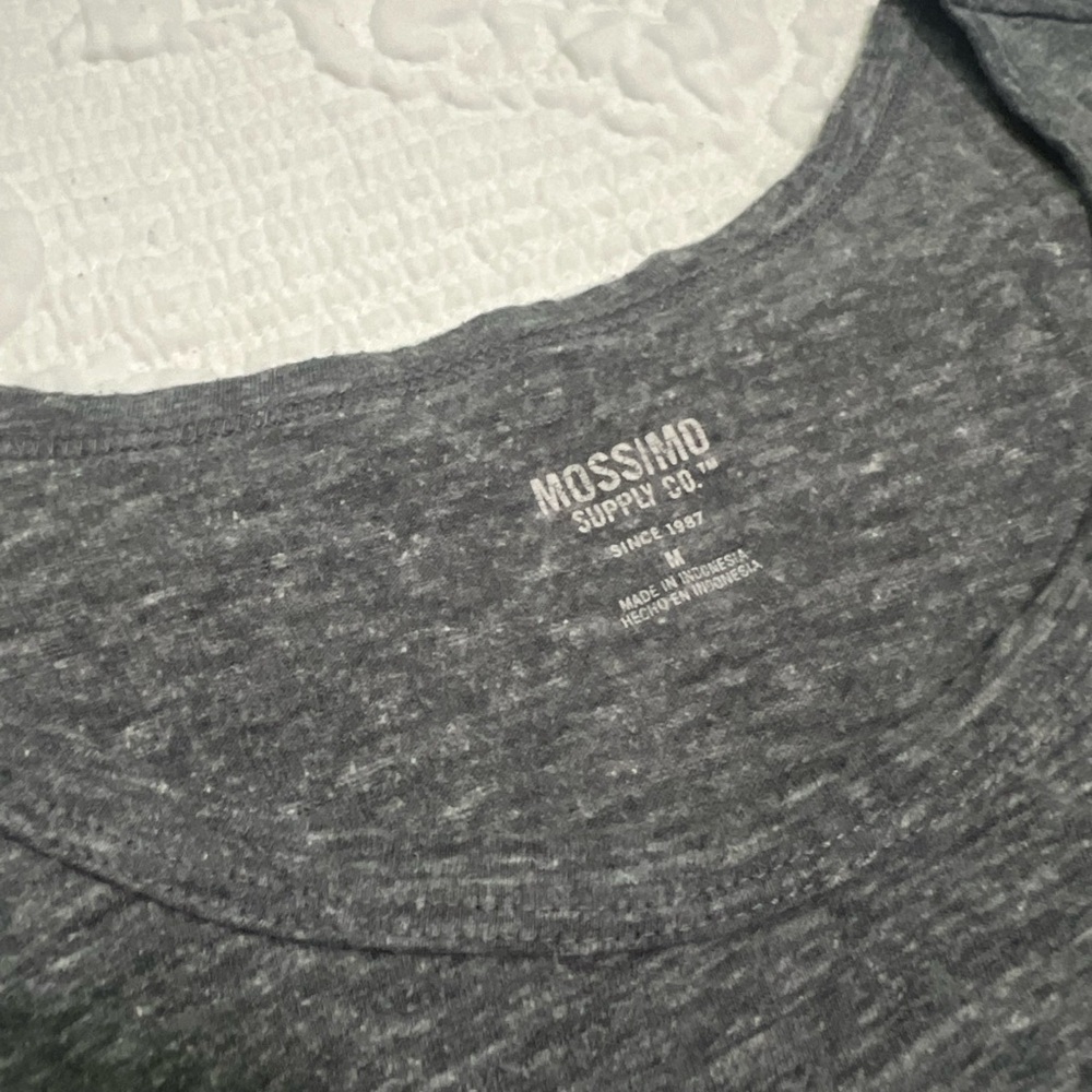 Mossimo Gray T-shirt Size Medium - Picture 2 of 2